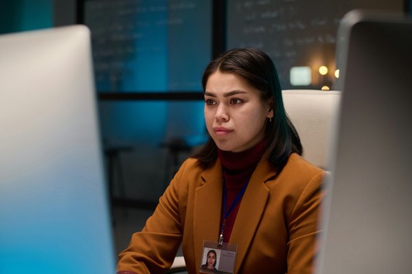 What Are the Effective Methods for UK Companies to Implement Cybersecurity Training Programs?